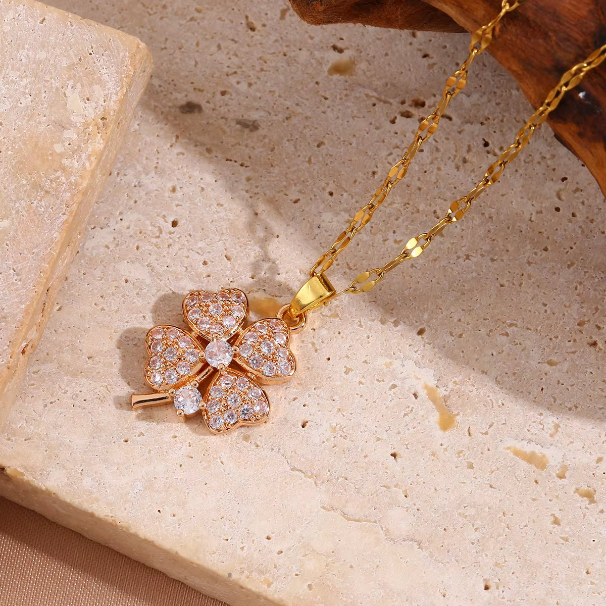 Charming Rose Love Heart & Four-Leaf Clover Pendant Necklace - A Romantic Lucky Amulet for Women